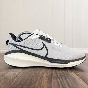 Nike Vomero 17 Running Shoe Sneaker FB1309-104 Mens Size 9.5 Pure Platinum
